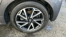 Toyota Yaris 1.5 Hybrid Design 5dr CVT Hybrid Hatchback